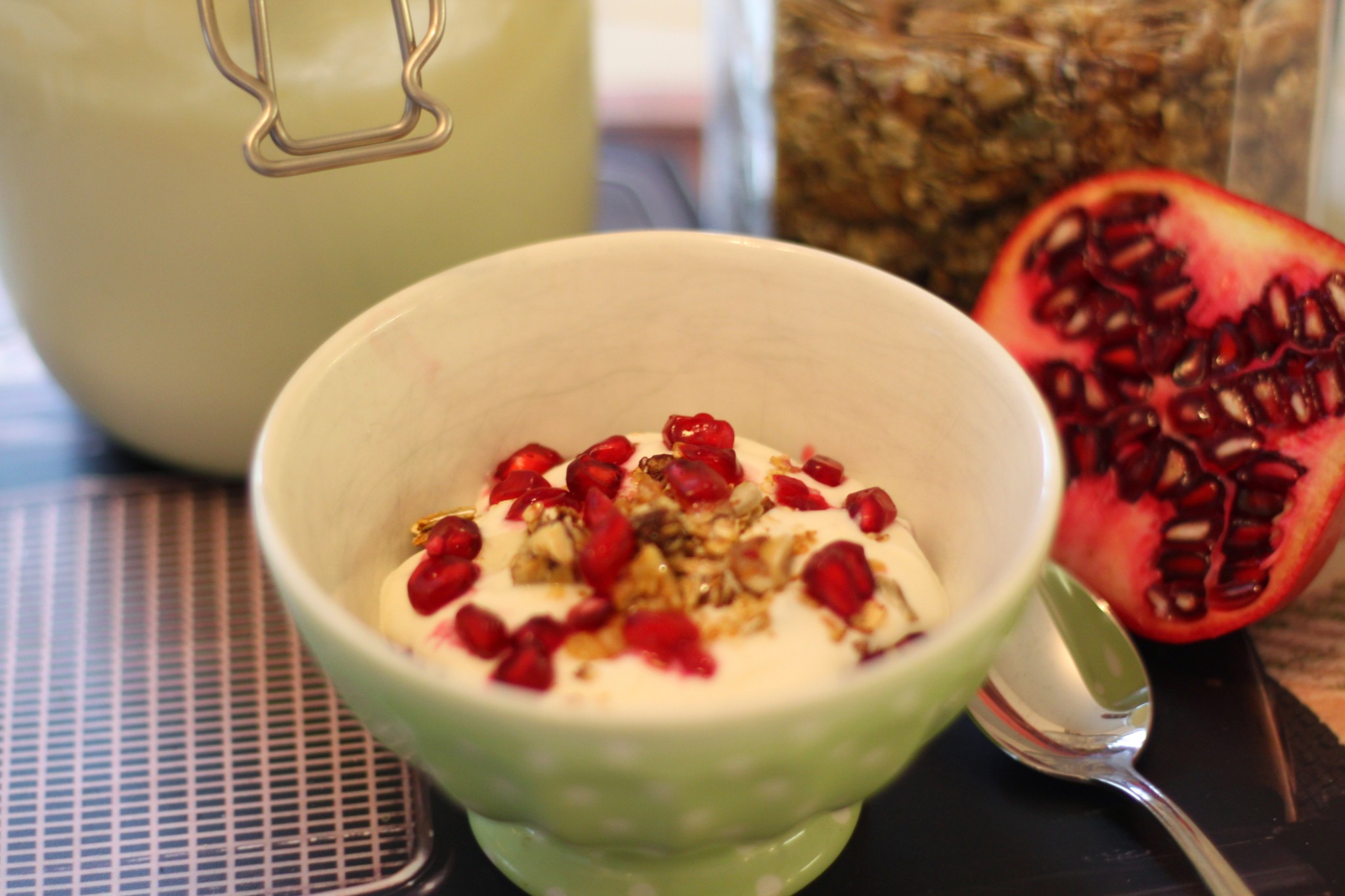 Yoghurt Med Granola Og Granateple – Kjøkkenmagi